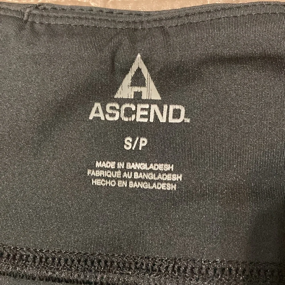 NWOT ASCEND JOGGERS, size small - Picture 3 of 8